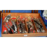 BOX WITH ASSORTED USING CUTLERY