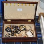 BOX WITH VARIOUS COSTUME JEWELLERY, SMALL QUANTITY 9 CARAT GOLD ETC
