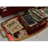 TRAY WITH ASSORTED OLD POSTCARDS, WORLD WAR 1 STYLE CARDS ETC