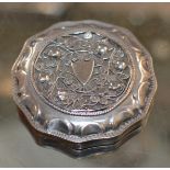 5½CM DIAMETER ORNATE VICTORIAN STERLING SILVER SNUFF BOX, APPROXIMATE WEIGHT = 30.4 GRAMS