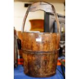 TRADITIONAL CHINESE WOODEN WELL BUCKET, THE LATE 19TH CENTURY RUSTIC WATER VESSEL WITH INTEGRATED