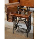 VINTAGE SINGER SEWING MACHINE TABLE