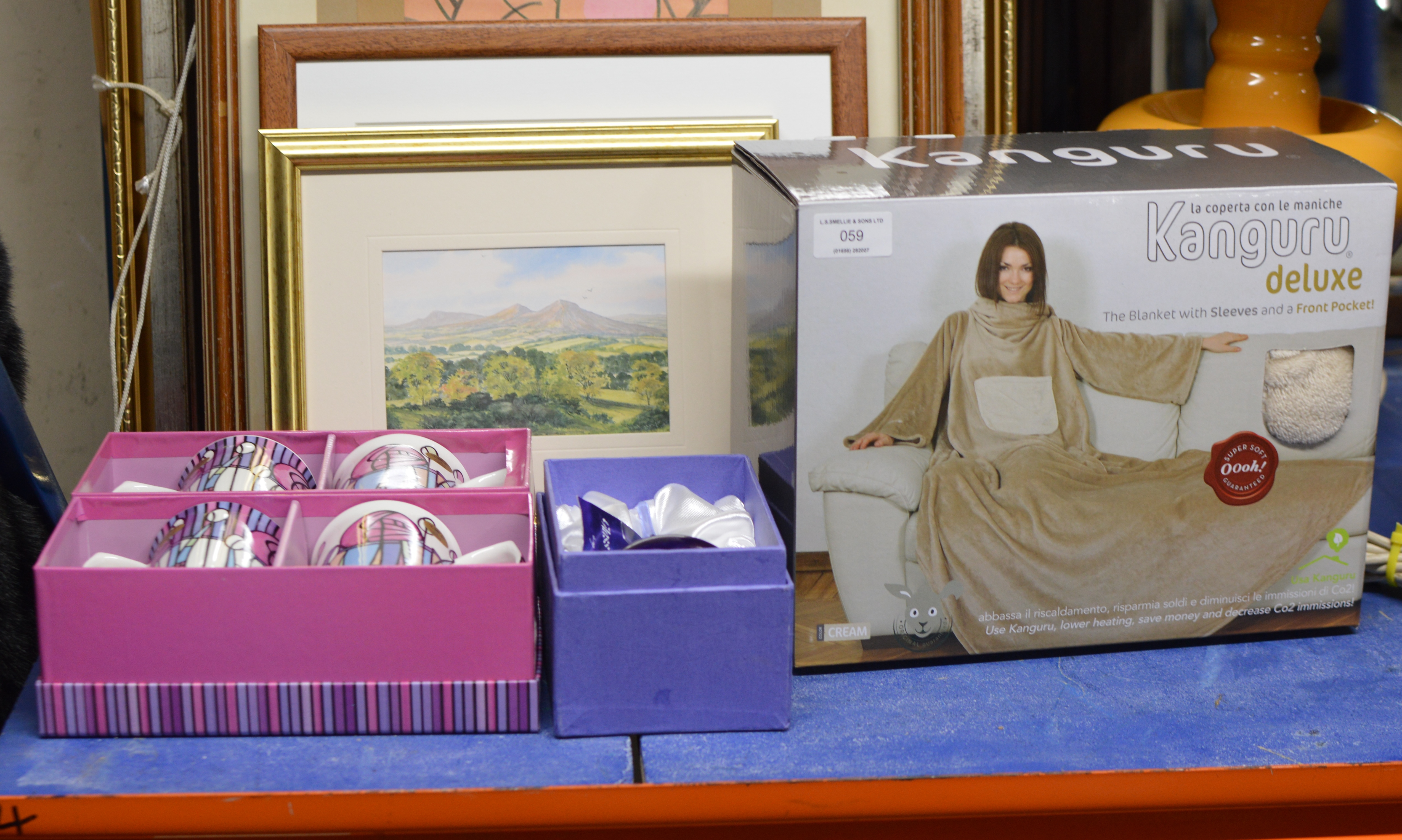 THROW IN BOX, BOXED GLASS PAPER WEIGHT & 2 BOXED SETS OF RENNIE MACKINTOSH STYLE MUGS