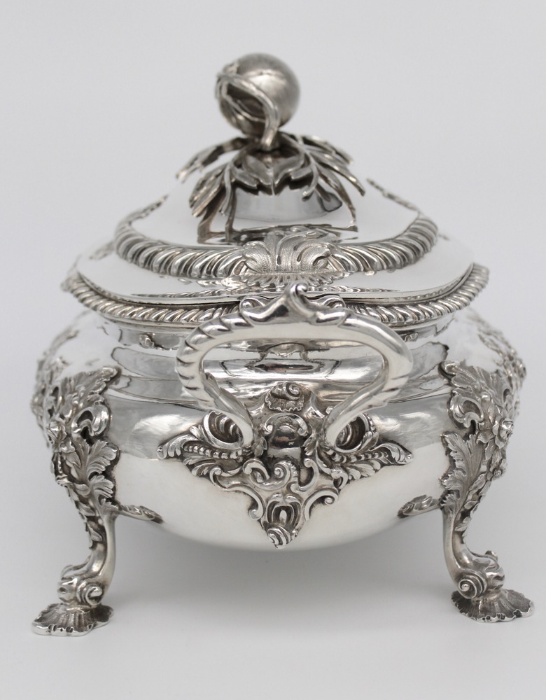 Zuppiera in argento. - A silver soup tureen - Image 3 of 7