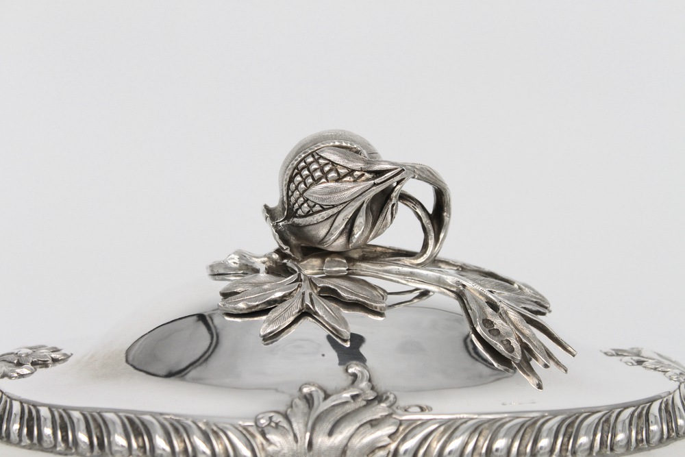 Zuppiera in argento. - A silver soup tureen - Image 2 of 7