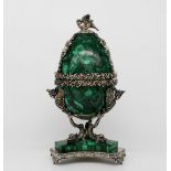 Uovo in argento e malachite - A silver and malachite egg