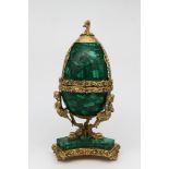 Uovo in argento dorato e malachite - A gilt silver and malachite egg