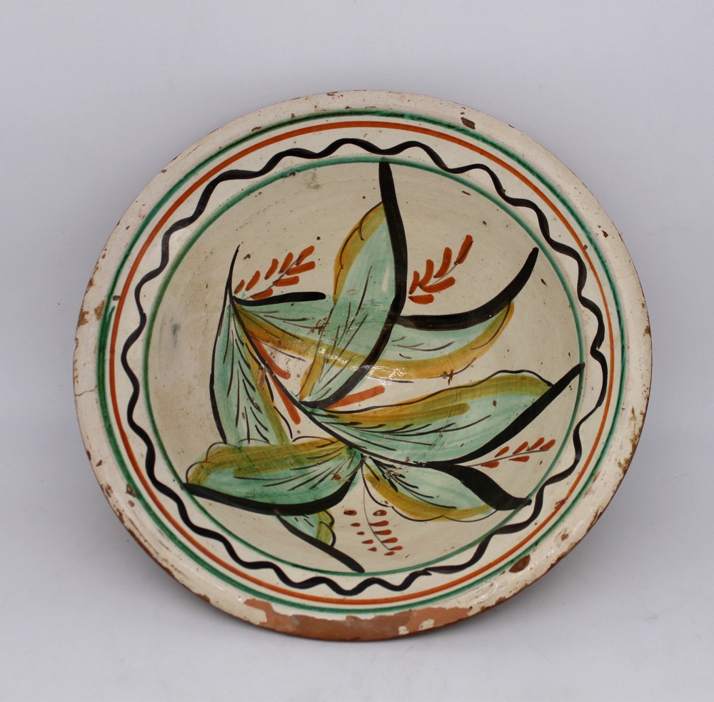 Tre piatti in maiolica smaltata - Three enameled majolica dishes - Image 3 of 4