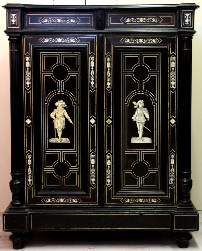 Piccola credenza intarsiata - A small inlaid sideboard