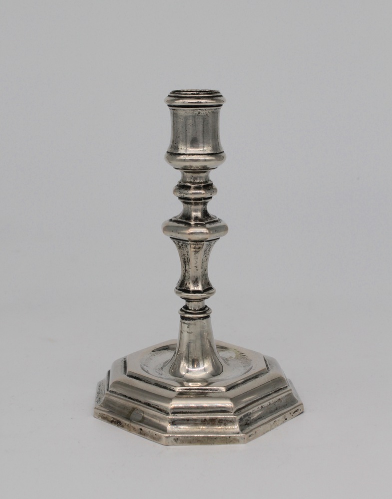 Coppia di candelieri in argento - A pair of silver candlesticks - Image 2 of 3