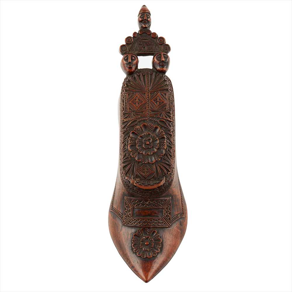 CARVED COQUILLA NUT SHOE-FORM SNUFF BOX EARLY 19TH CENTURY - Image 2 of 2