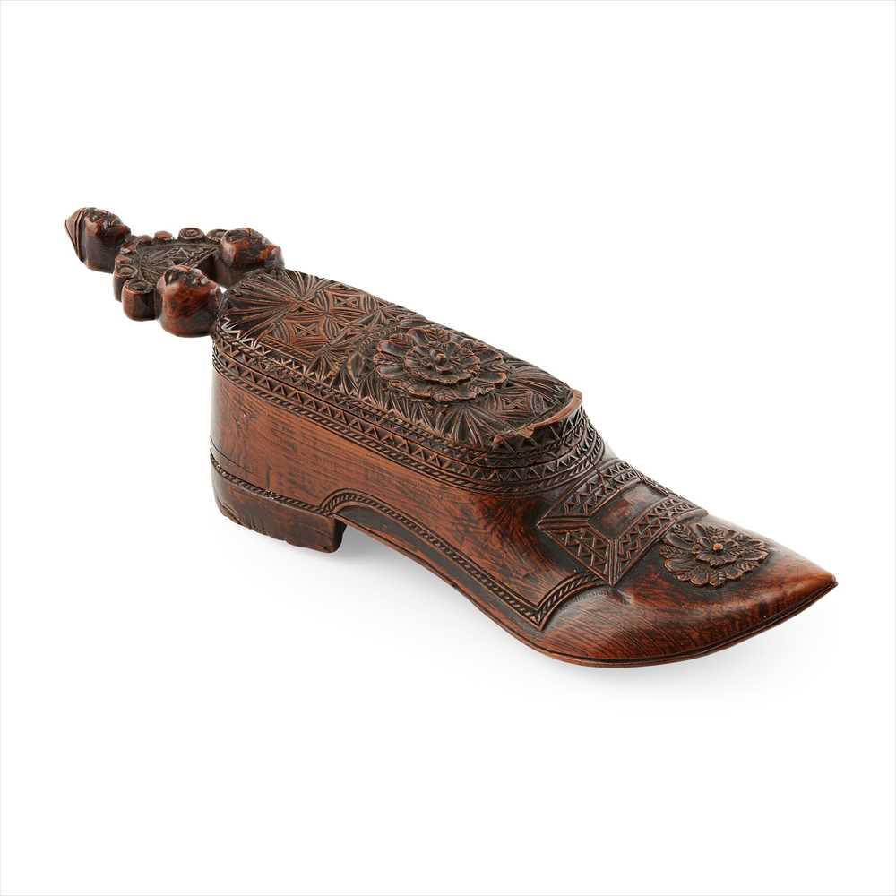 CARVED COQUILLA NUT SHOE-FORM SNUFF BOX EARLY 19TH CENTURY