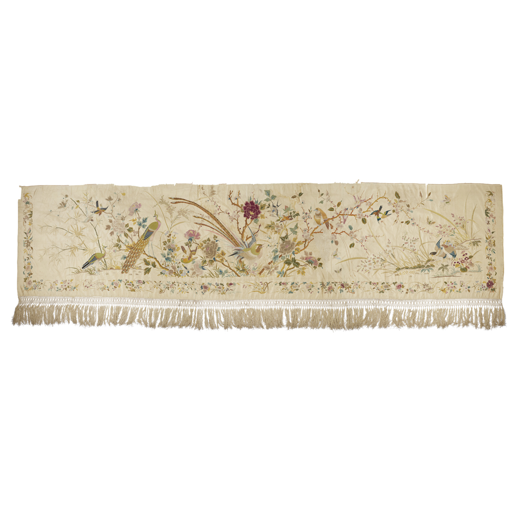 EMBROIDERED SILK 'BIRDS AND FLOWERS' PANEL LATE QING DYNASTY-REPUBLIC PERIOD, 19TH-20TH CENTURY