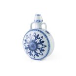 BLUE AND WHITE PILGRIM MOON FLASK MING STYLE