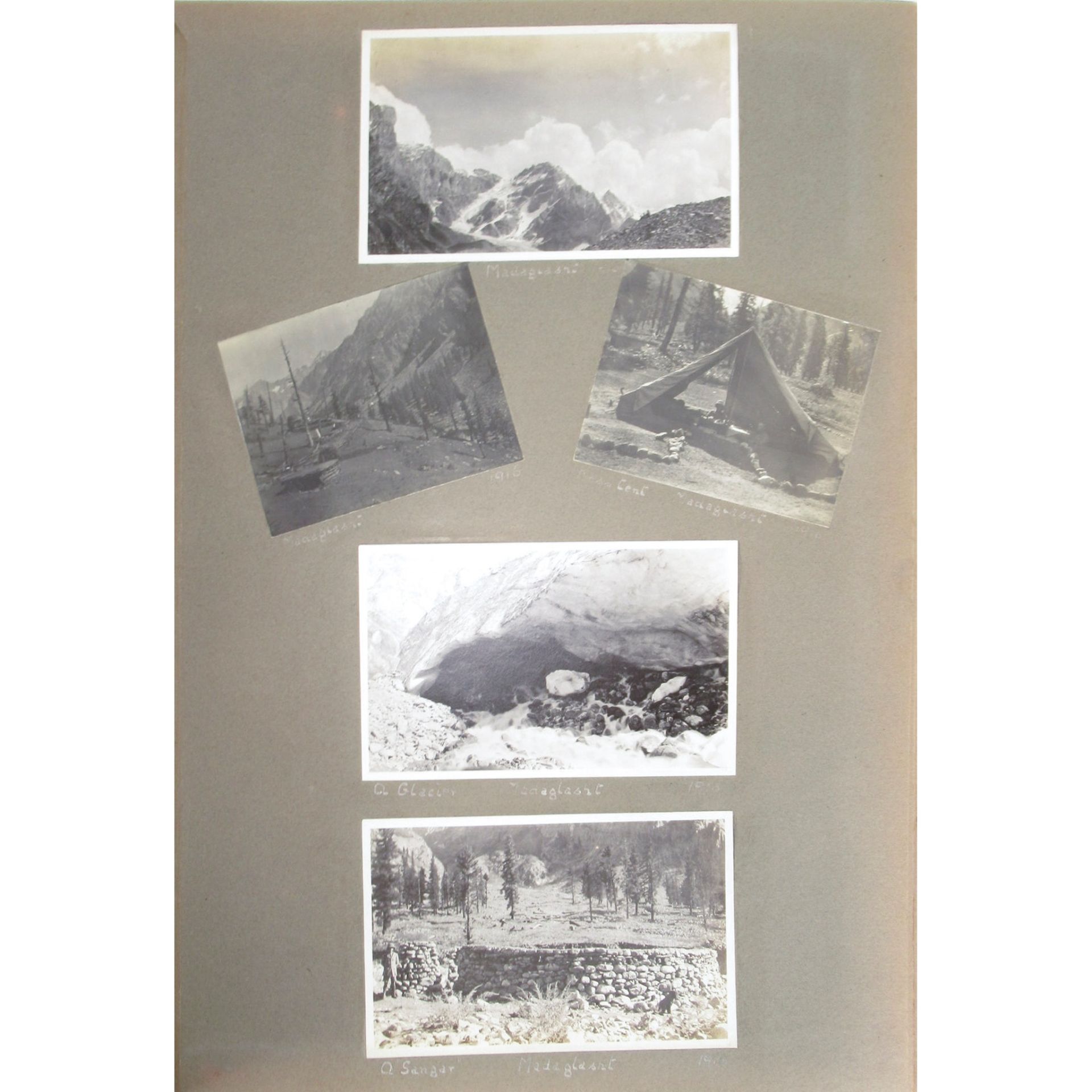 India / Pakistan: a photograph album 1915 - 1918 including many military subjects - Image 4 of 4