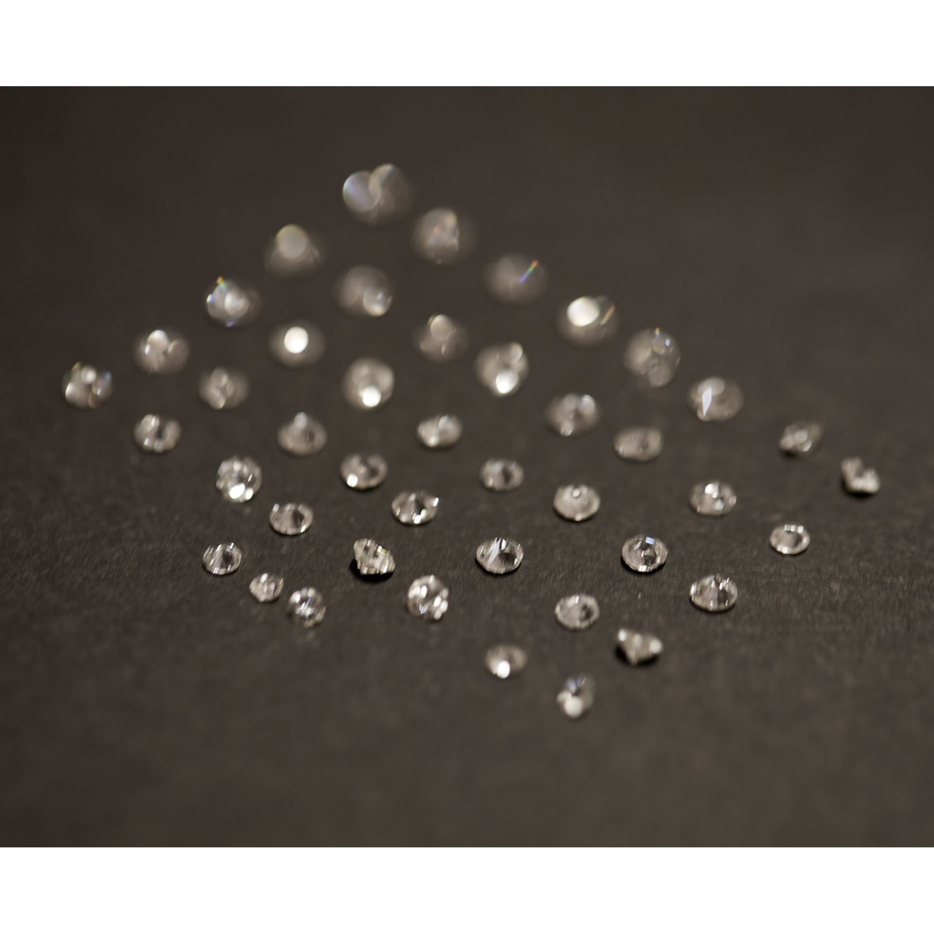 A collection of small loose diamonds - Bild 4 aus 4