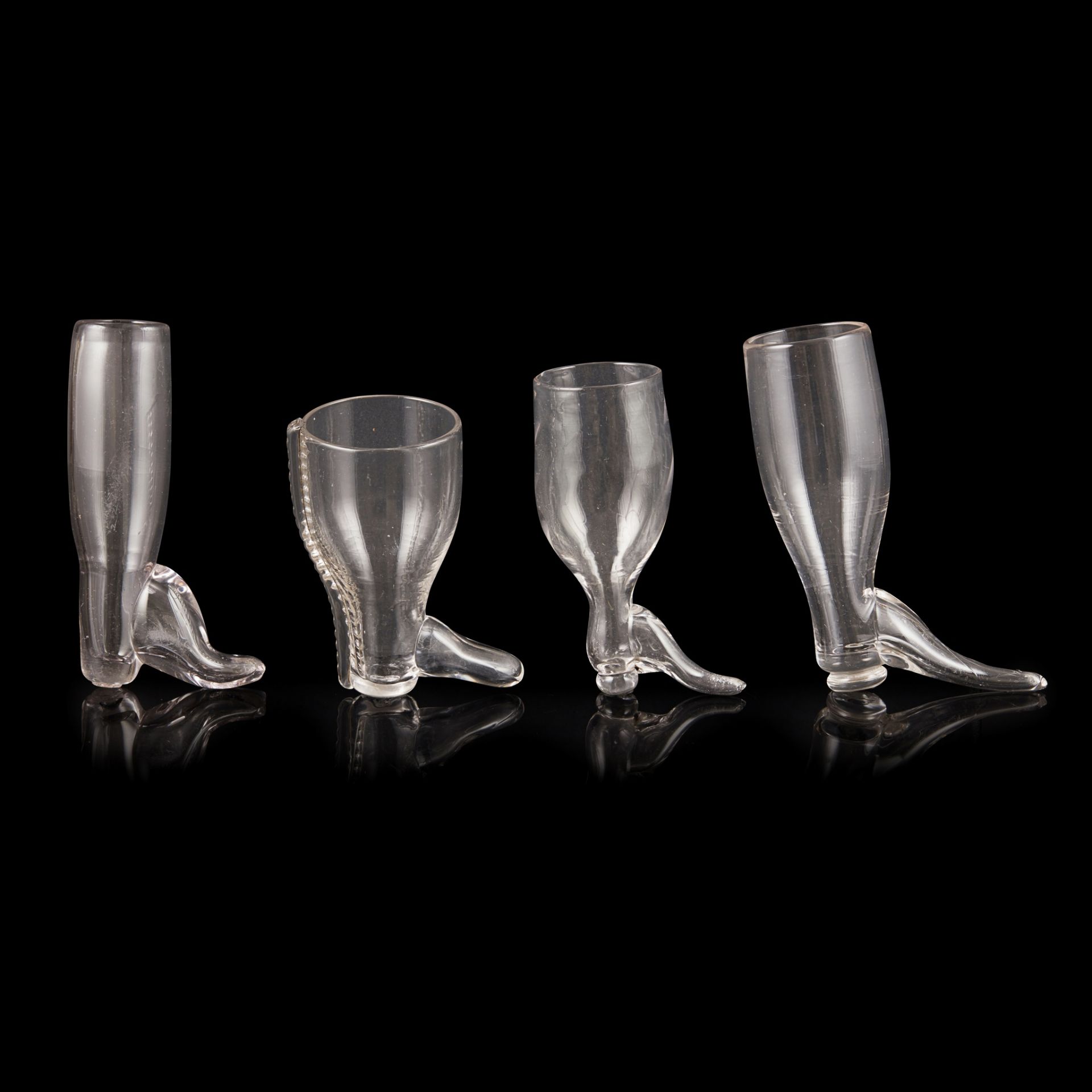 COLLECTION OF CLEAR GLASS BOOT-FORM STIRRUP CUPS LATE 18TH/ 19TH CENTURY - Bild 5 aus 9