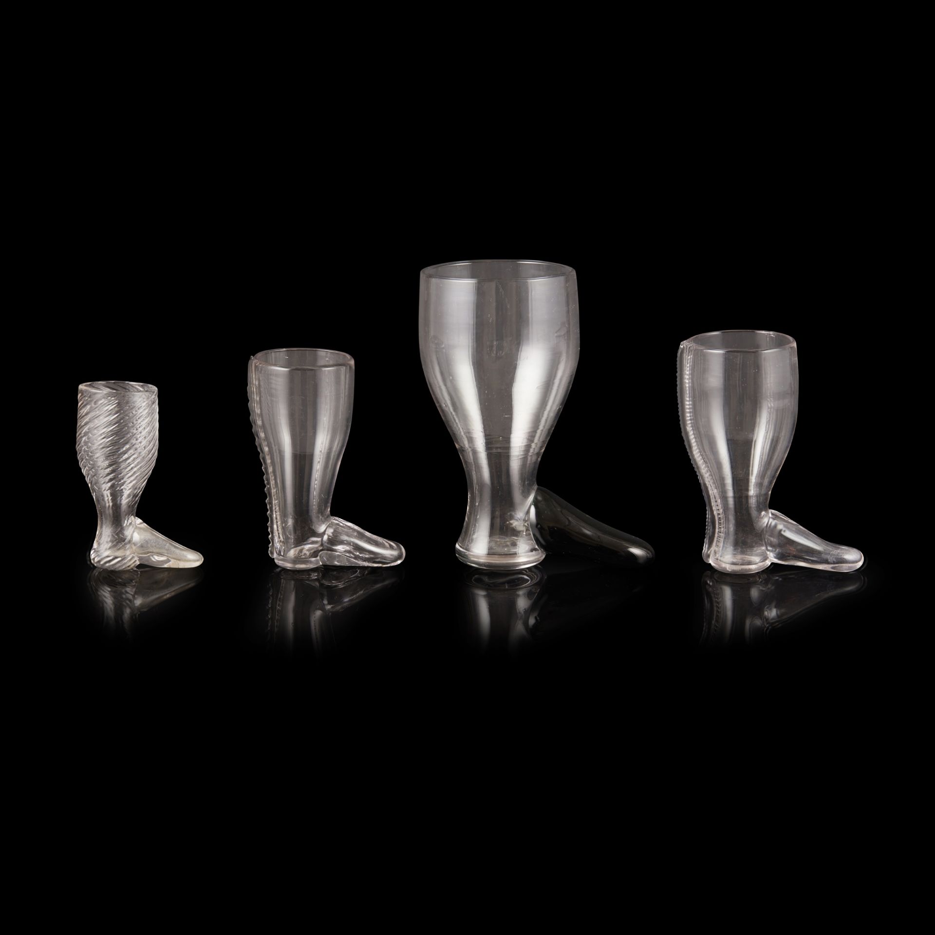 COLLECTION OF CLEAR GLASS BOOT-FORM STIRRUP CUPS LATE 18TH/ 19TH CENTURY - Bild 9 aus 9