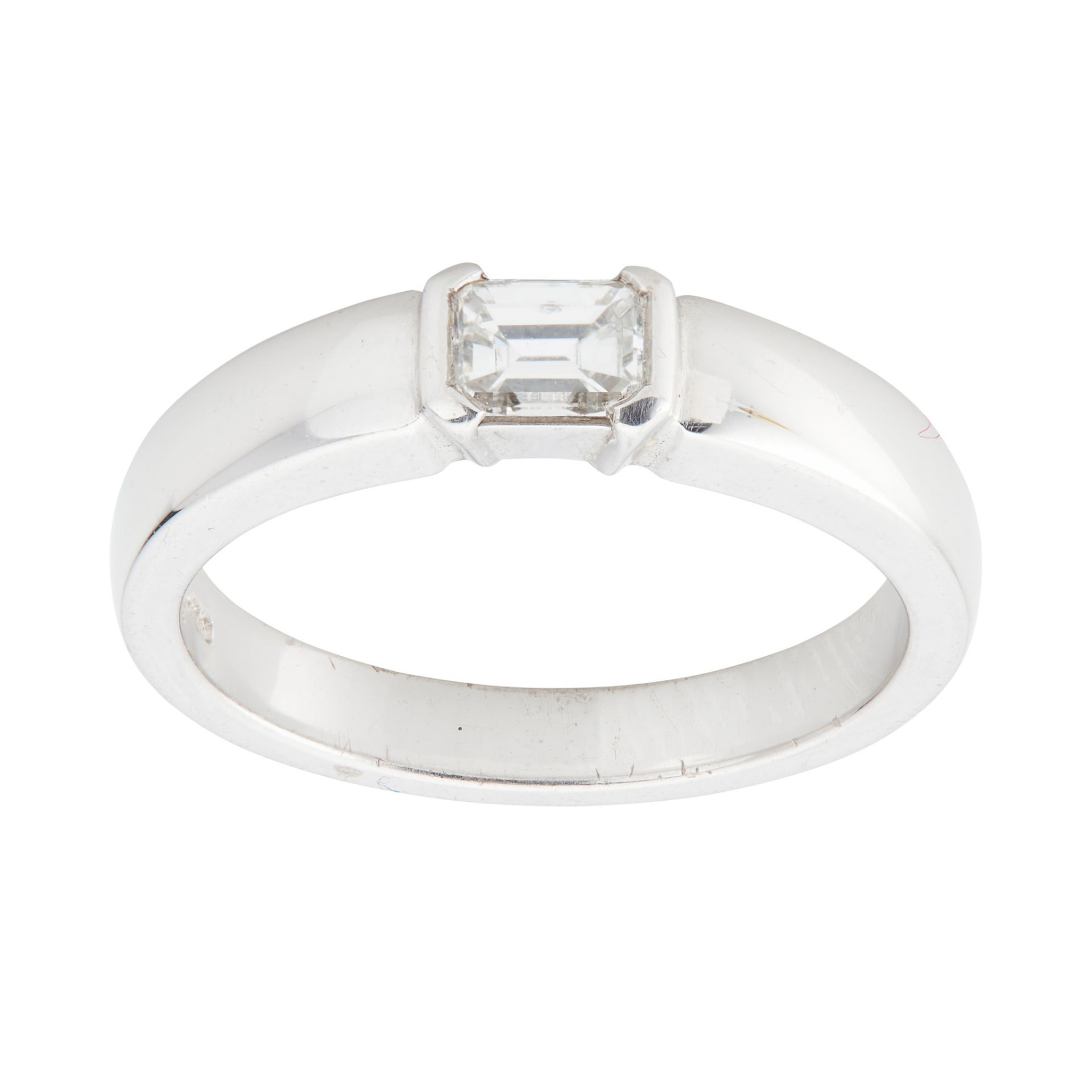 A single stone diamond set ring