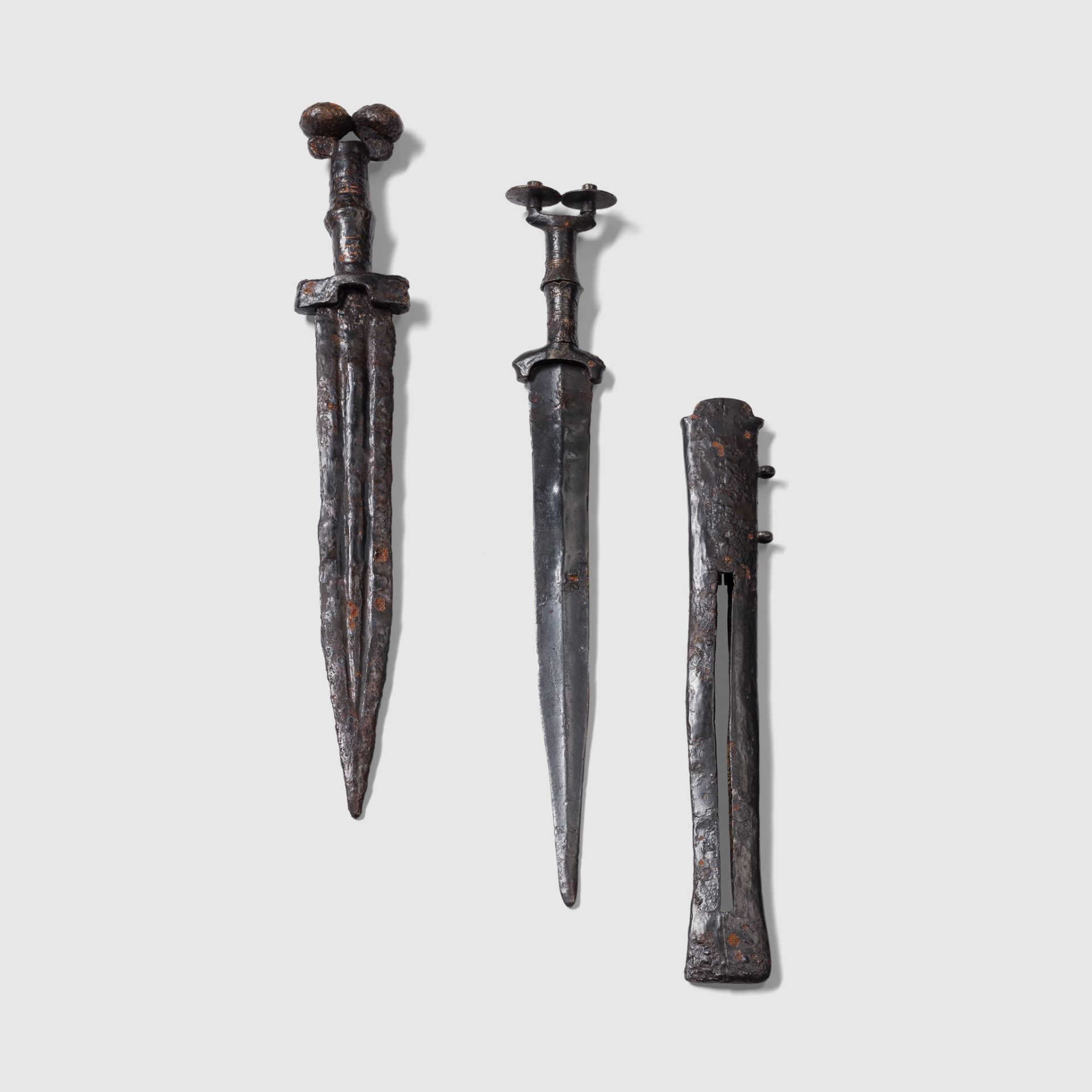 PAIR OF CELTIBERIAN DAGGERS IBERIA, IRON AGE, 500 - 300 B.C. - Image 2 of 5