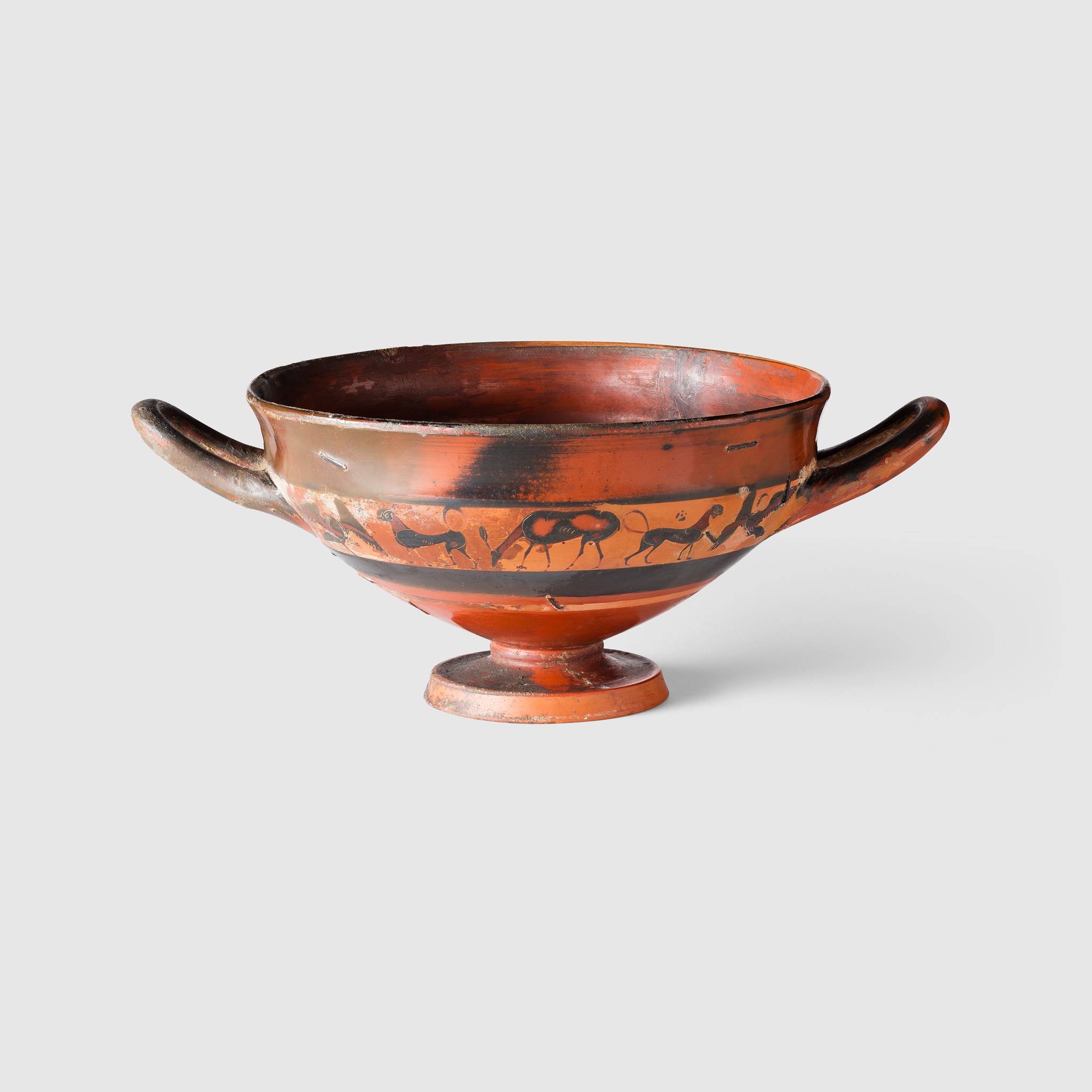 ATTIC BLACK FIGURE KYLIX GREECE, EARLY 5TH CENTURY B.C. - Image 2 of 6