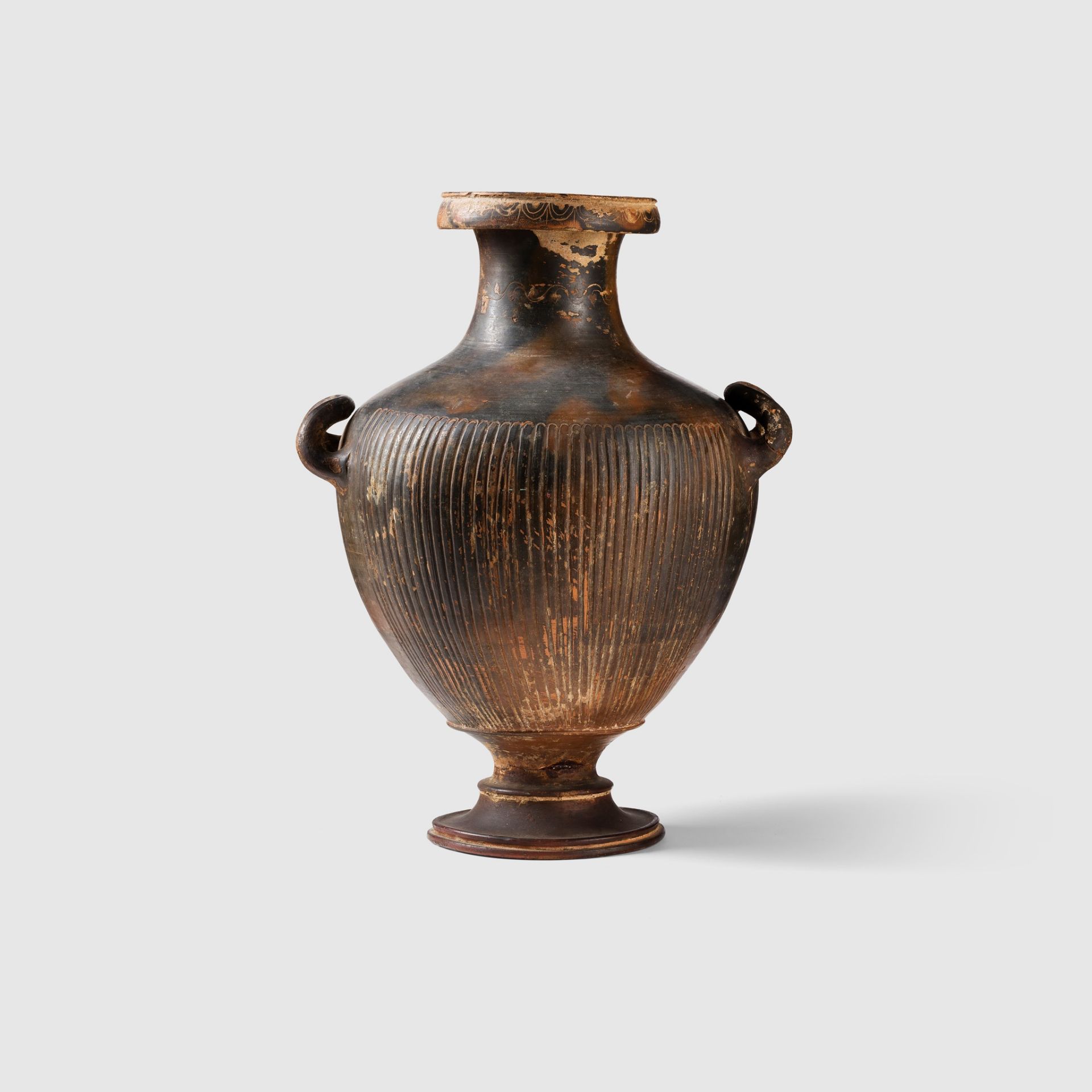 GNATHIAN WARE HYDRIA SOUTHERN ITALY, C. 3RD CENTURY B.C.