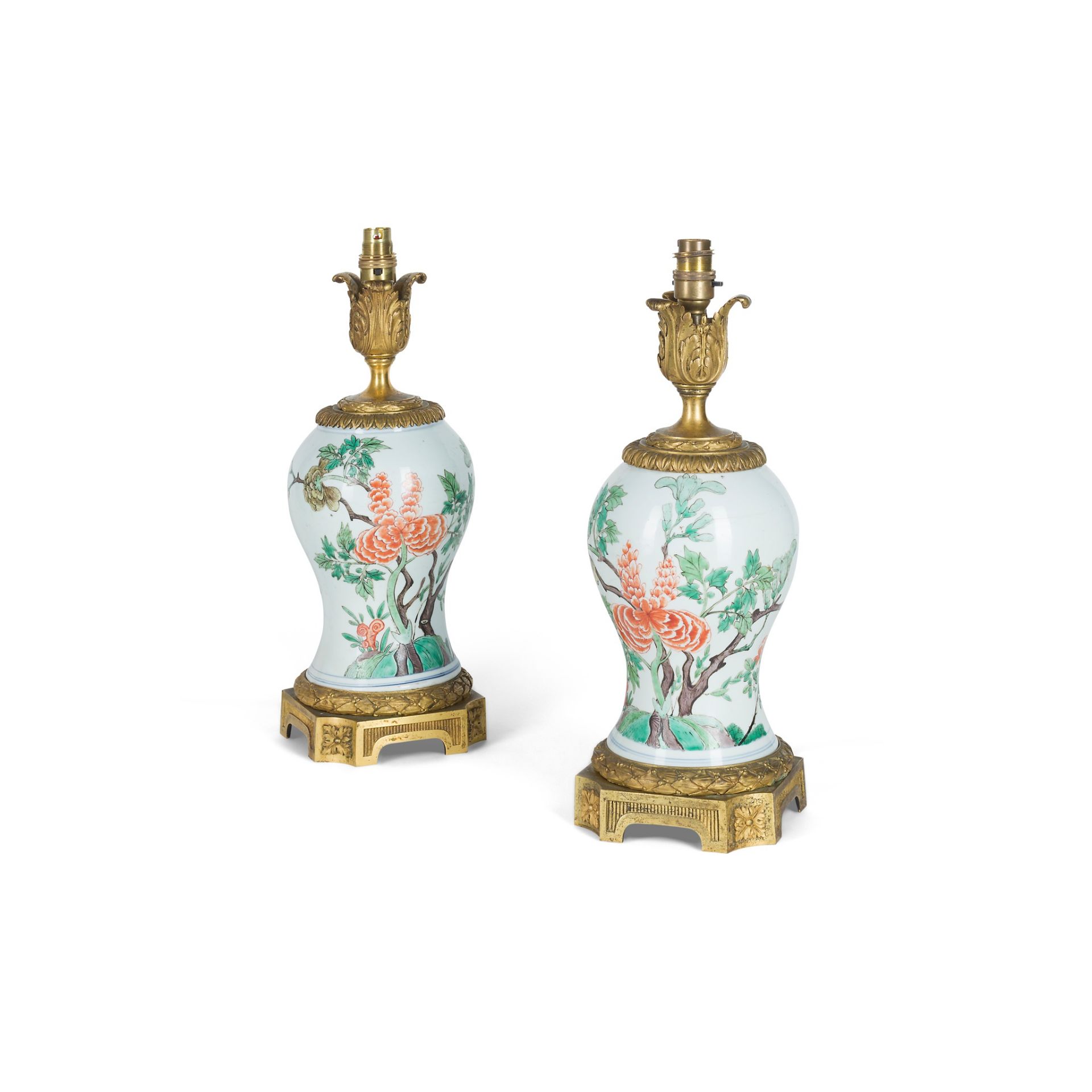 PAIR OF CHINESE FAMILLE VERTE PORCELAIN GILT BRONZE MOUNTED VASES QING DYNASTY, 19TH CENTURY - Bild 2 aus 2