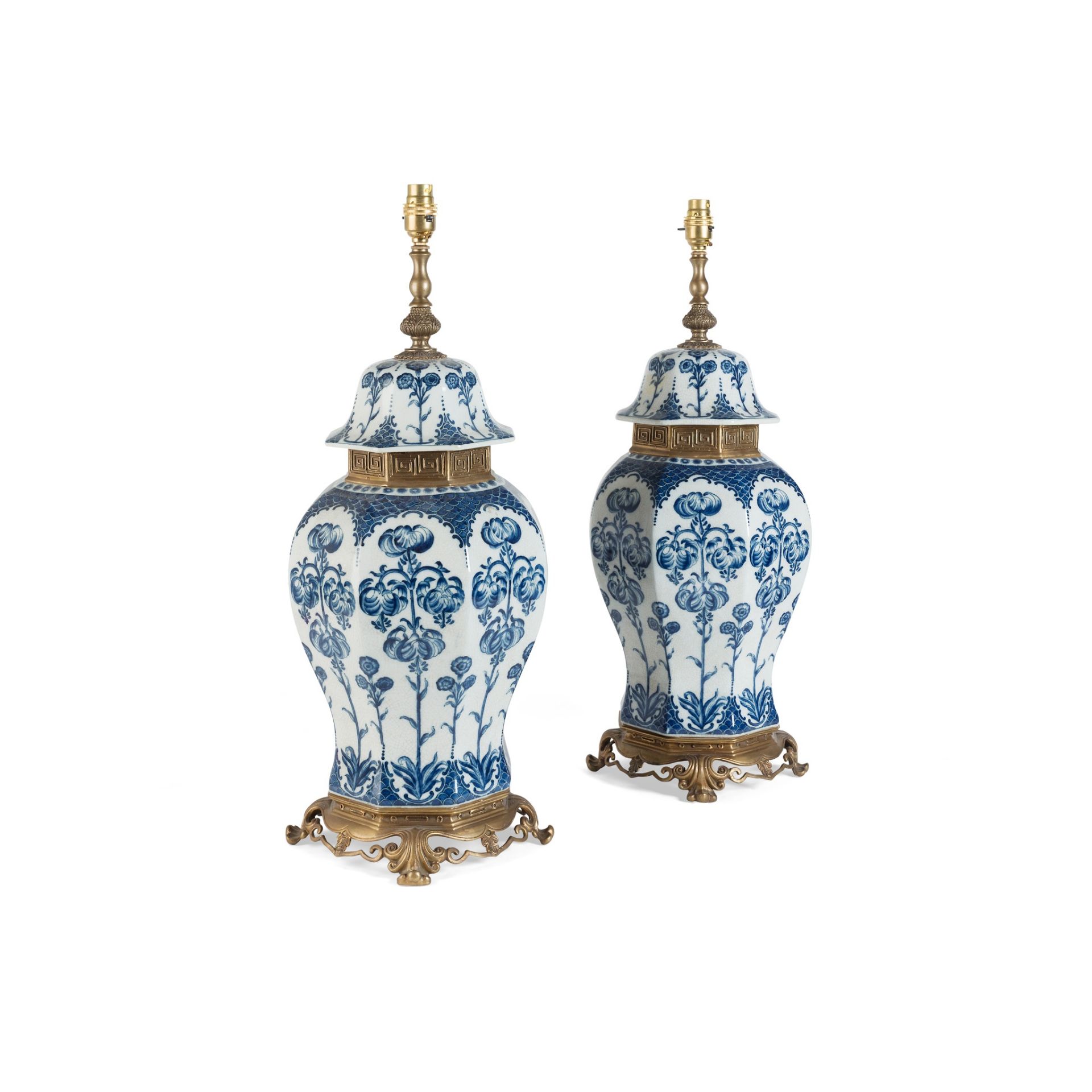 PAIR OF BLUE AND WHITE POTTERY AND GILT METAL MOUNTED BALUSTER LAMPS LATE 19TH/EARLY 20TH CENTURY - Bild 2 aus 2