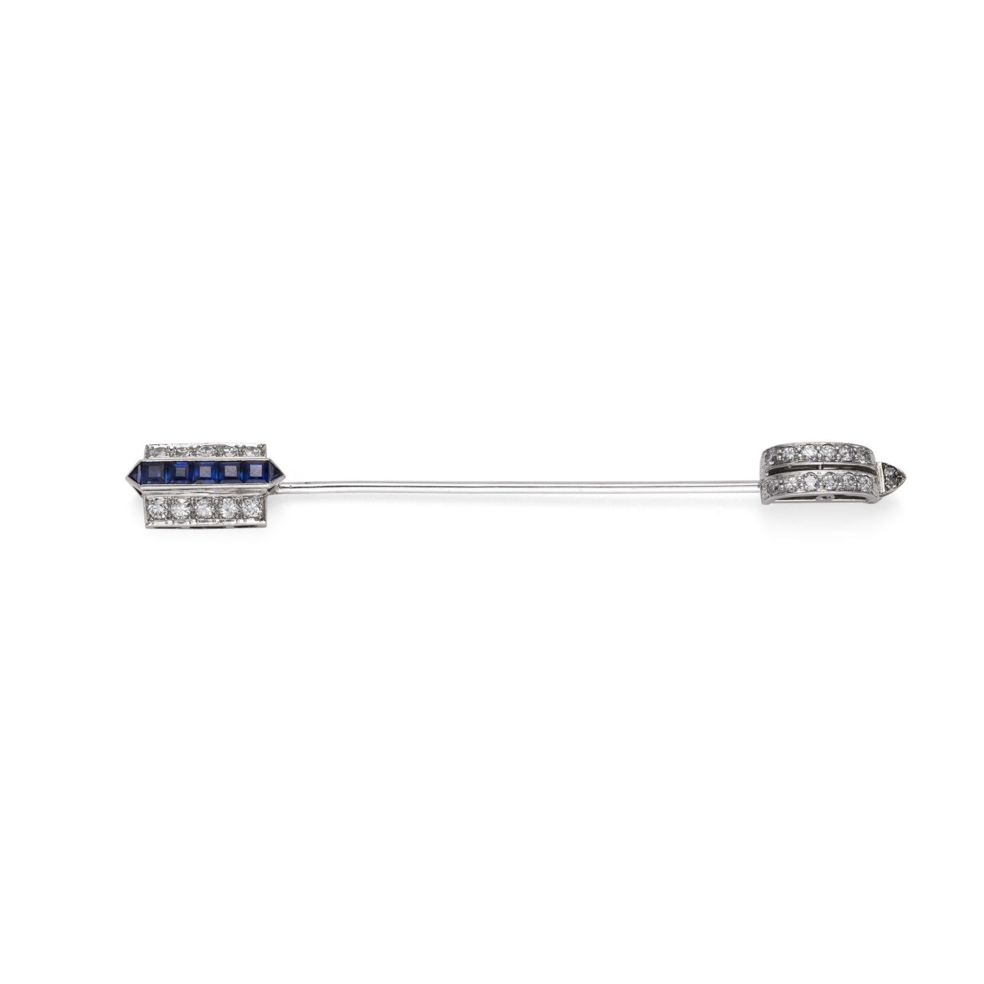 AN ART DECO SAPPHIRE AND DIAMOND JABOT PIN, 1930S