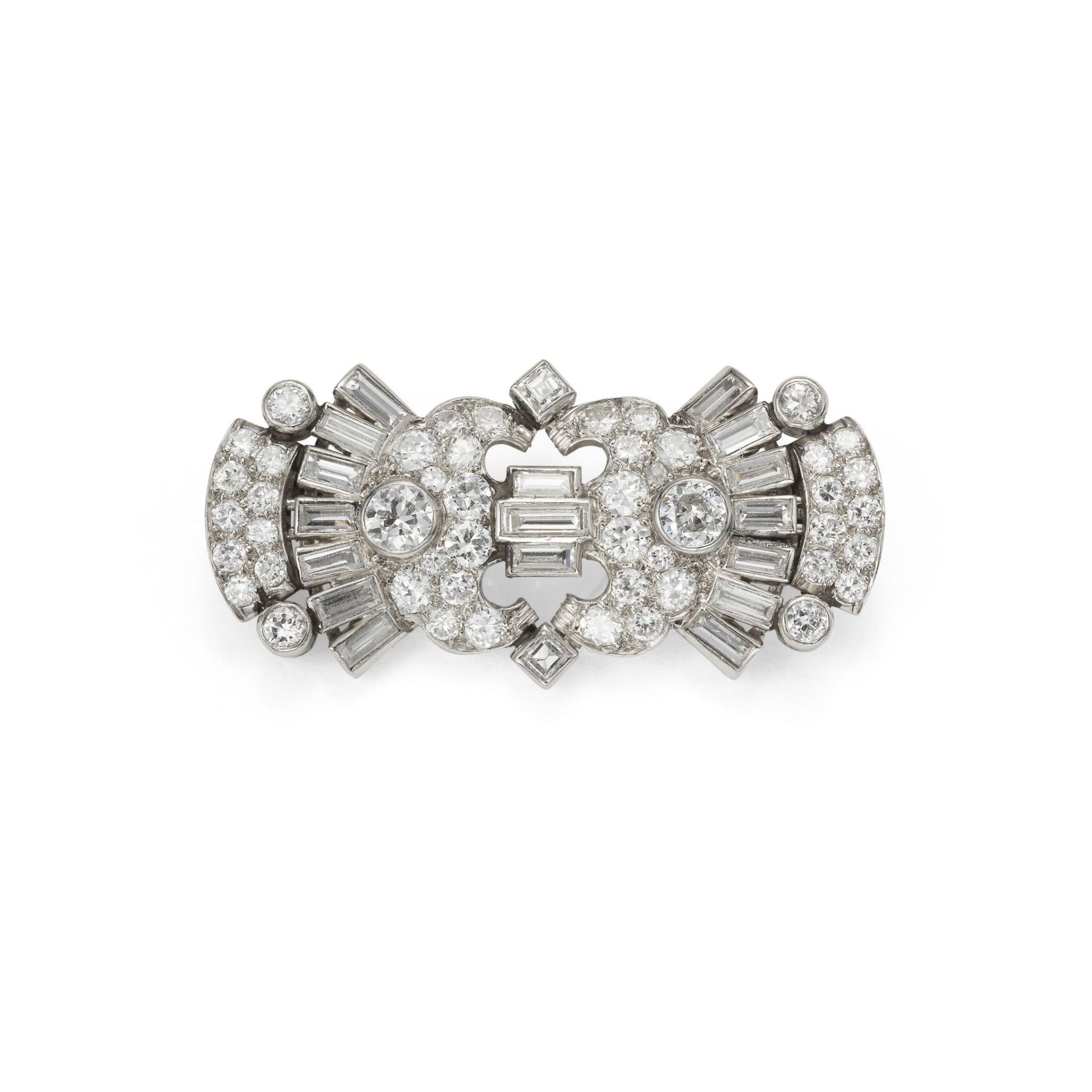 A DIAMOND BROOCH, FIRST HALF OF THE 20TH CENTURY