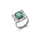 AN EMERALD AND DIAMOND CLUSTER RING