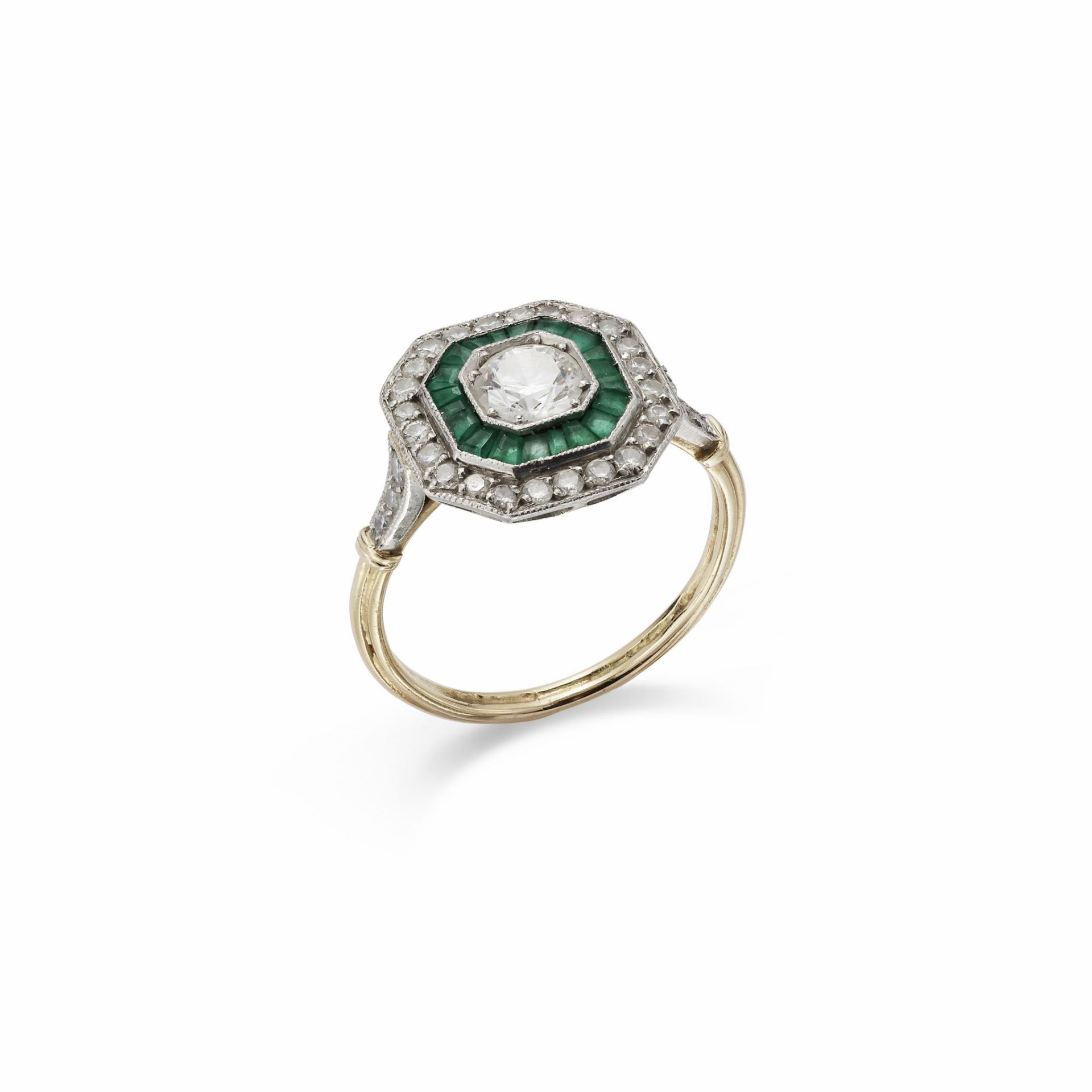 A DIAMOND AND EMERALD TARGET CLUSTER RING