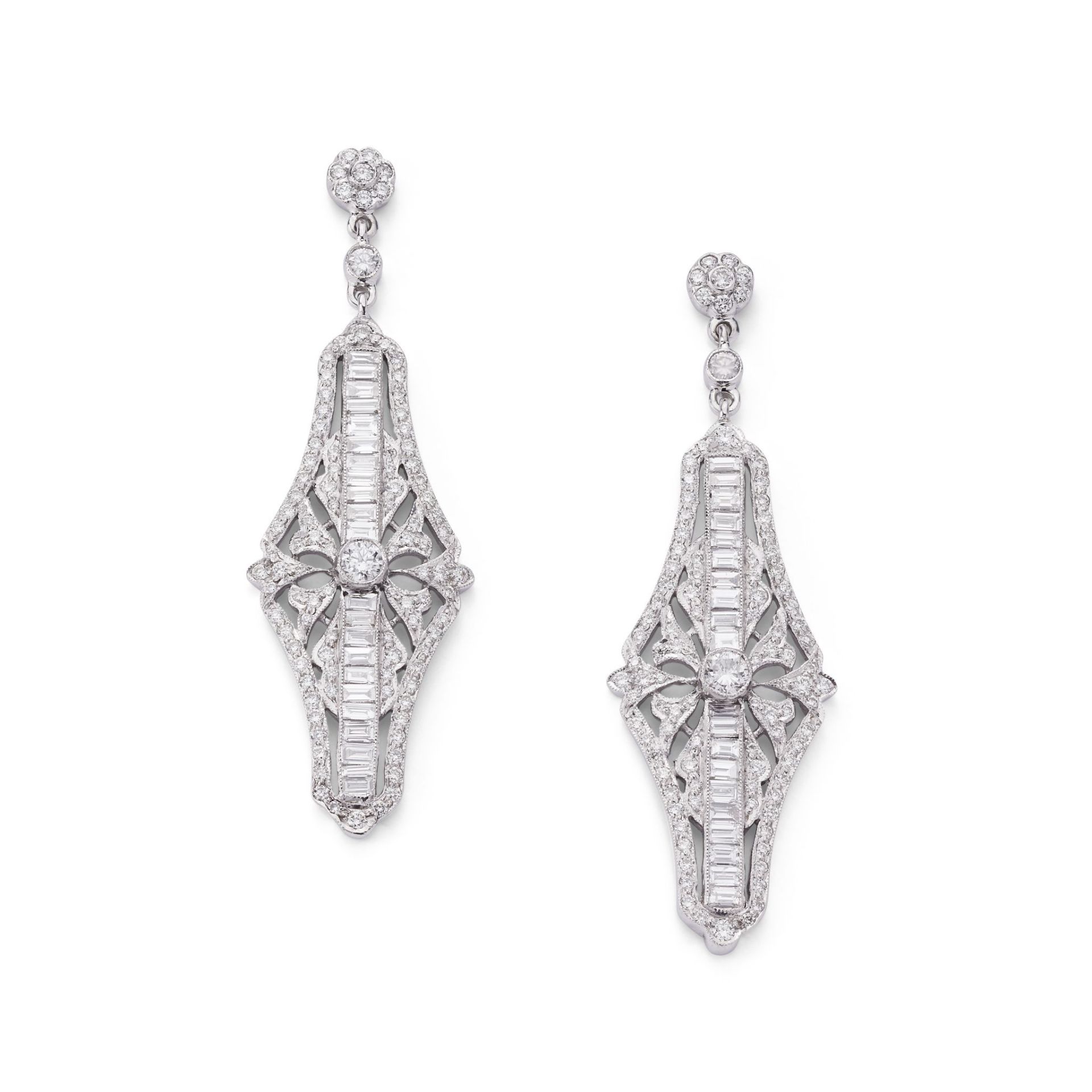 A PAIR OF DIAMOND PENDENT EARRINGS