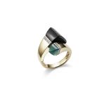 AN ONYX, CHRYSOPRASE AND DIAMOND CROSSOVER RING, CIRCA 1960S