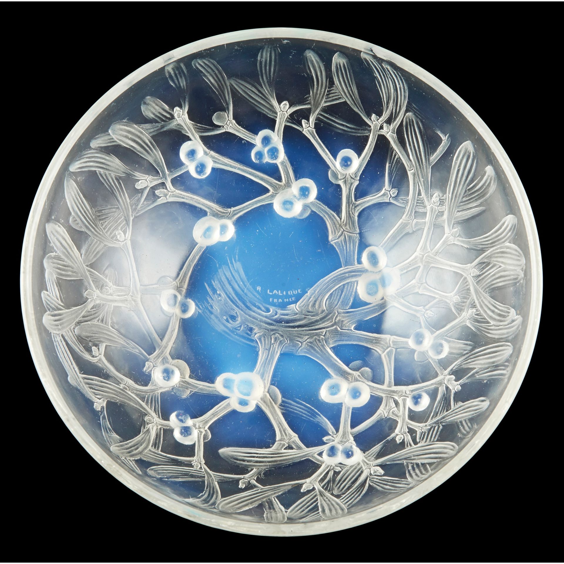 RENÉ LALIQUE (1860-1945) 'GUI NO.1' NO. 3223 OPALESCENT GLASS BOWL, DESIGNED 1921 - Bild 2 aus 2