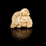 Y IVORY NETSUKE OF HOTEI MEIJI PERIOD