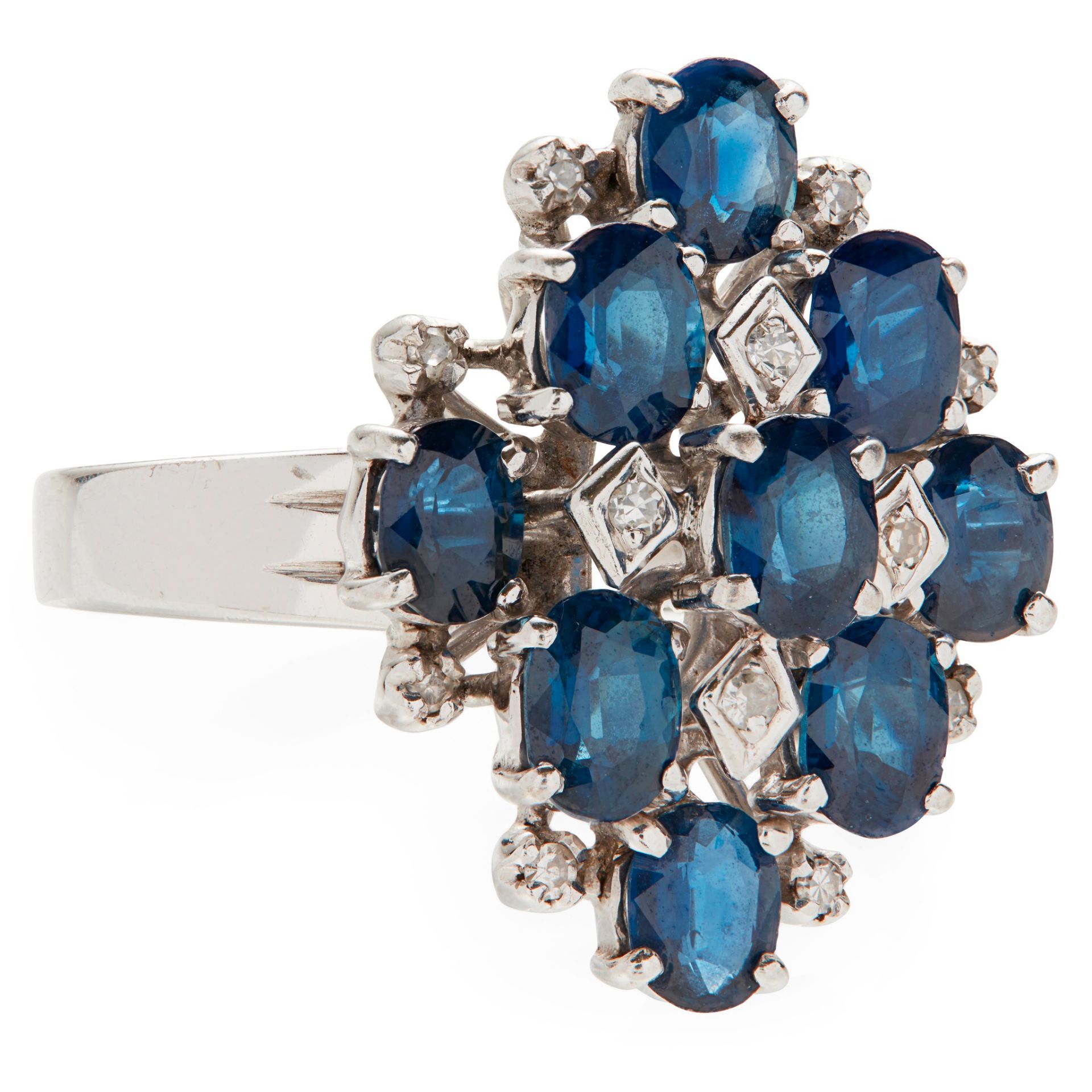 A sapphire and diamond set cluster ring - Image 2 of 2