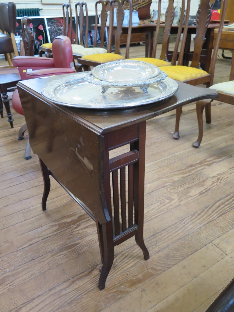 An Edwardian mahogany Sutherland table, the shaped rectangular top on square tapering legs and pot