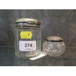 Two toilet jars with silver lids, 8.5 and 4.5 cm high (2)