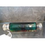 A Victorian double ended scent bottle, in green glass, 10.5 cm long