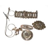 A collection of silver jewellery