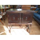 A stained oak gramophone player cabinet, the turntable with Meltrope III soundbox, and a