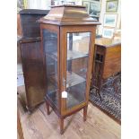 An Edwardian boxwood and satinwood crossbanded mahogany bijouterie cabinet, the moulded square top