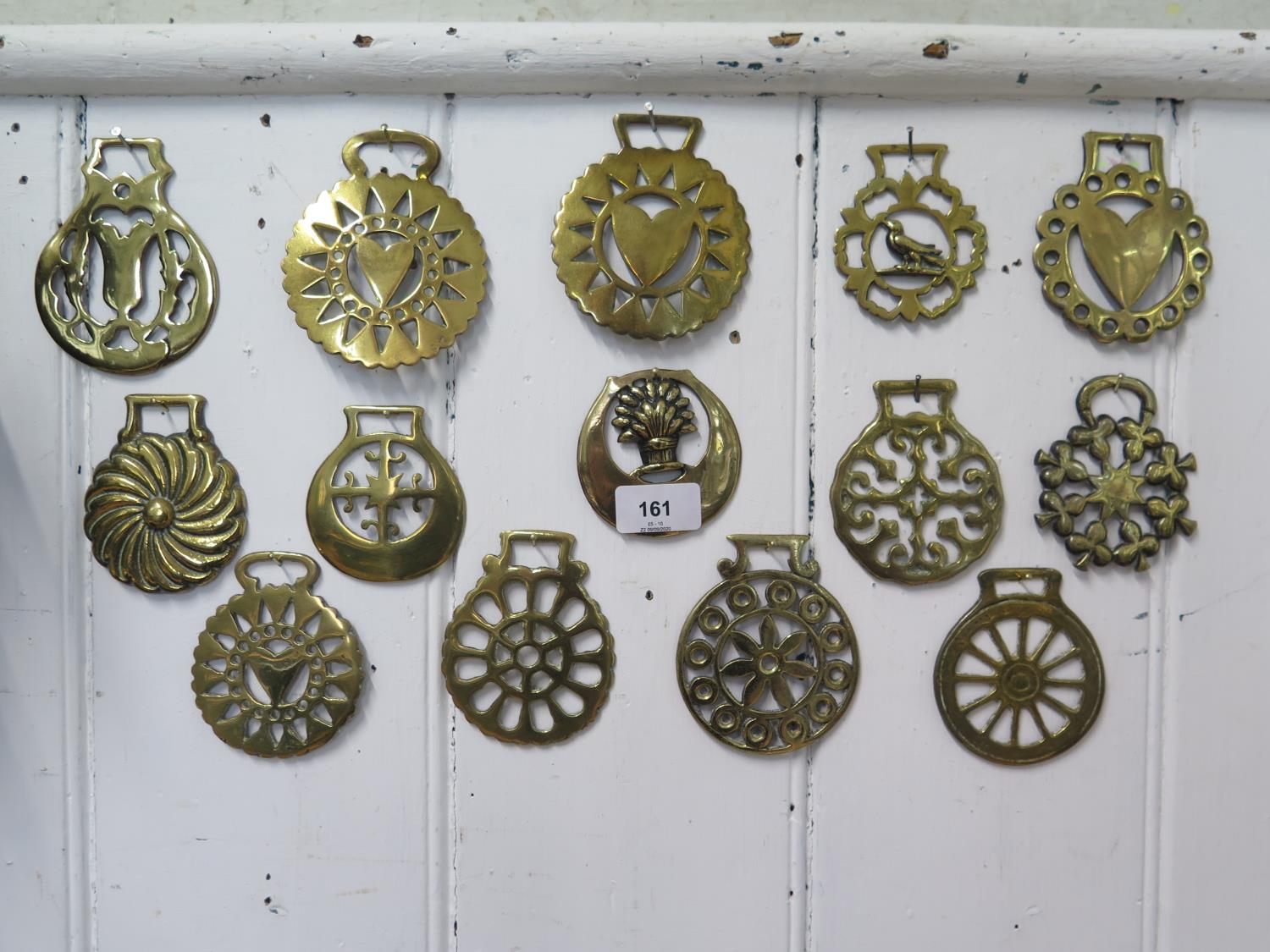 Fourteen horse brasses (14)