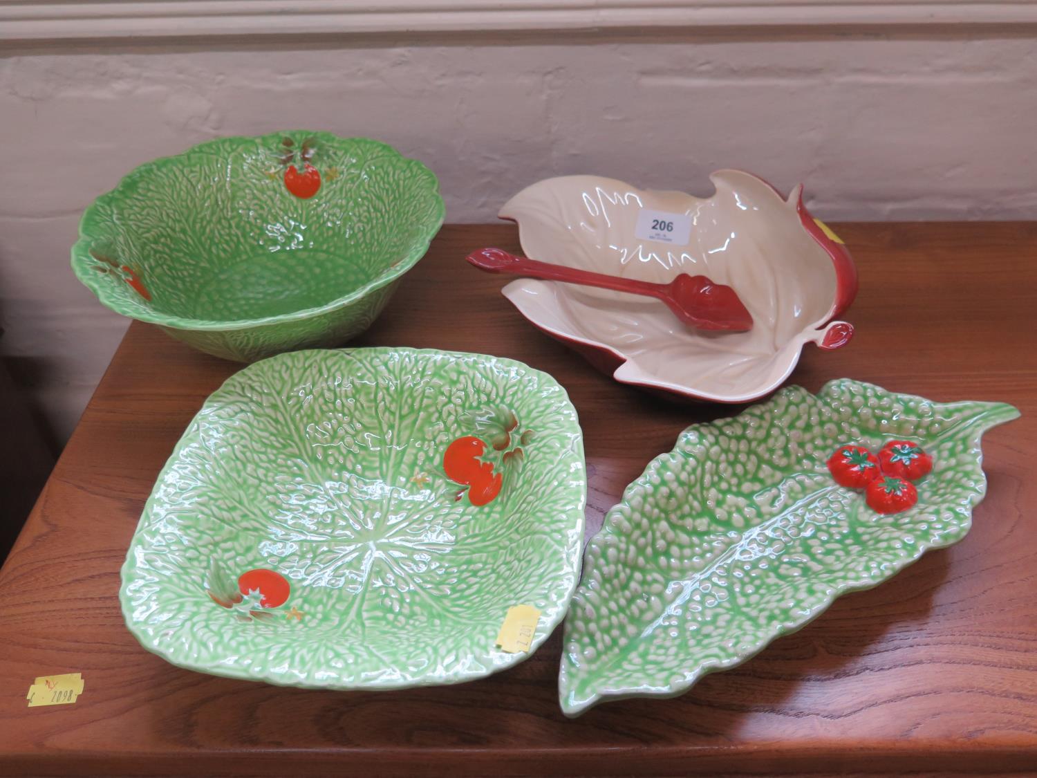 A Carlton Ware salad bowl with serving spoon shaped as a leaf and a pair of Crown Devon salad