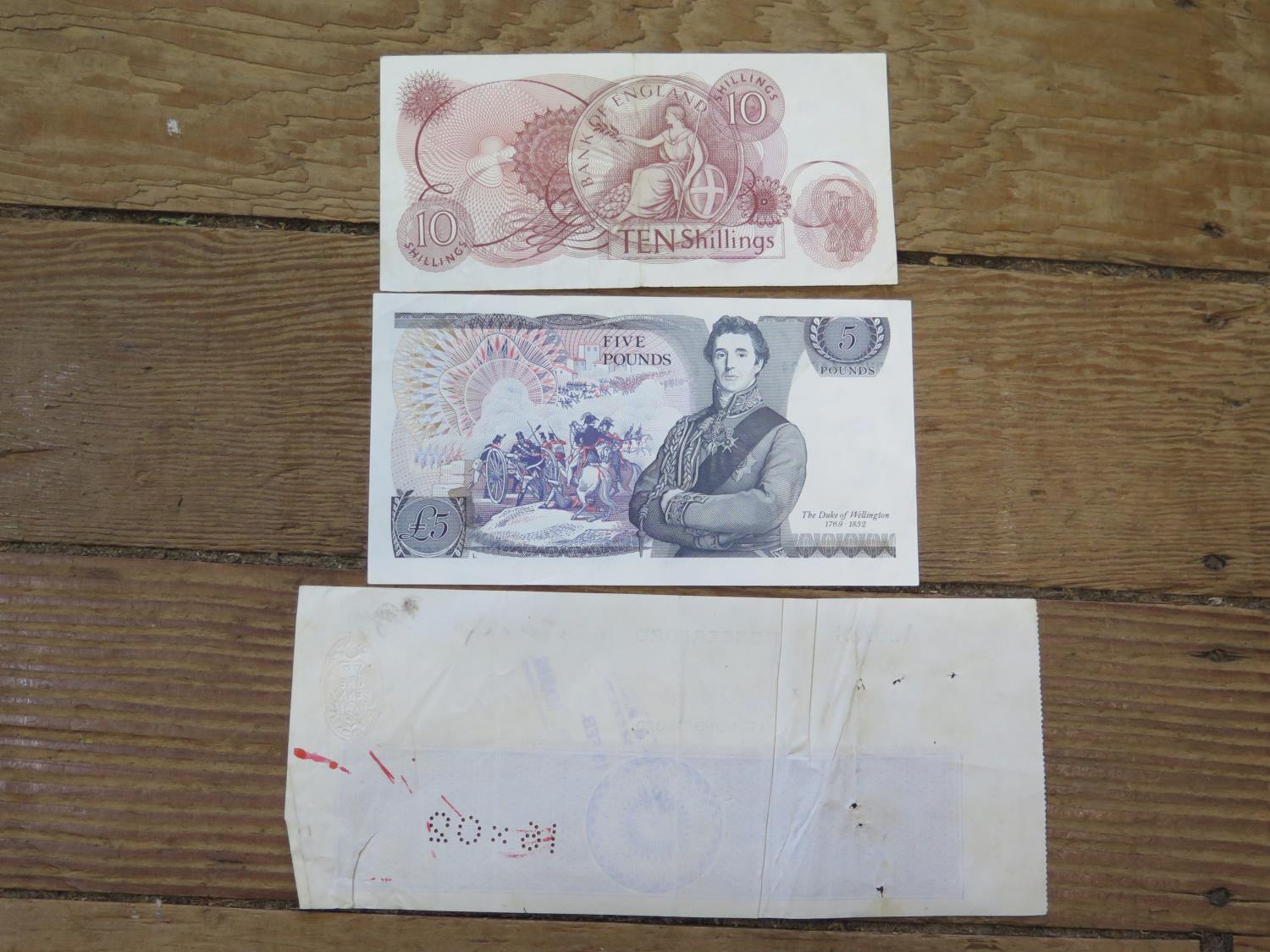 A Five Pound (£5) Banknote with error, No Chief Cashier signature, serial no. DU69 446204, a Ten - Image 2 of 2