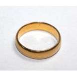 A 22 carat gold wedding ring, 4.2g