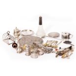 A COLLECTION OF SILVER WARE AND PLATE to include a powder compact, a Oriental dish with coin