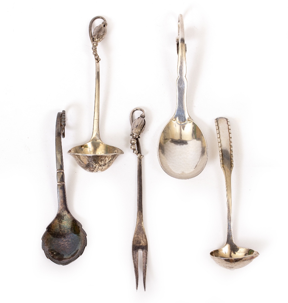 FOUR GEORG JENSEN WHITE METAL SPOONS to include a caddy spoon and a matching fork (5)