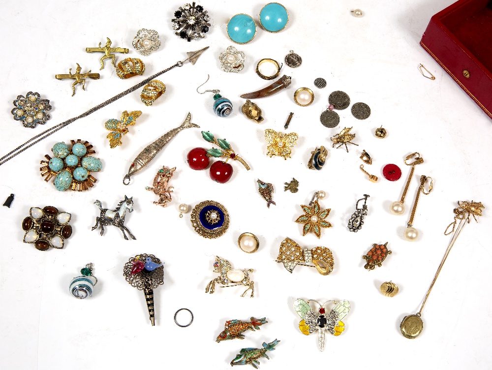 A COLLECTION OF COSTUME JEWELLERY mainly various brooches together with some earrings